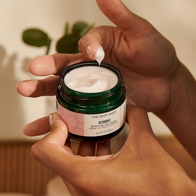 The Body Shop Vitamin E Moisture Cream – Fast Absorbing – Hydrates, Moisturizes and Protects – For Dehydrated Skin – 1.7 oz